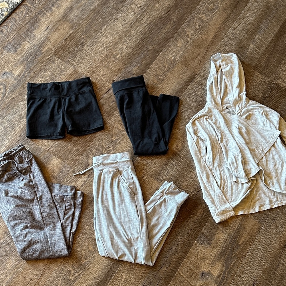 Bundle of all in motion pants and cardigan